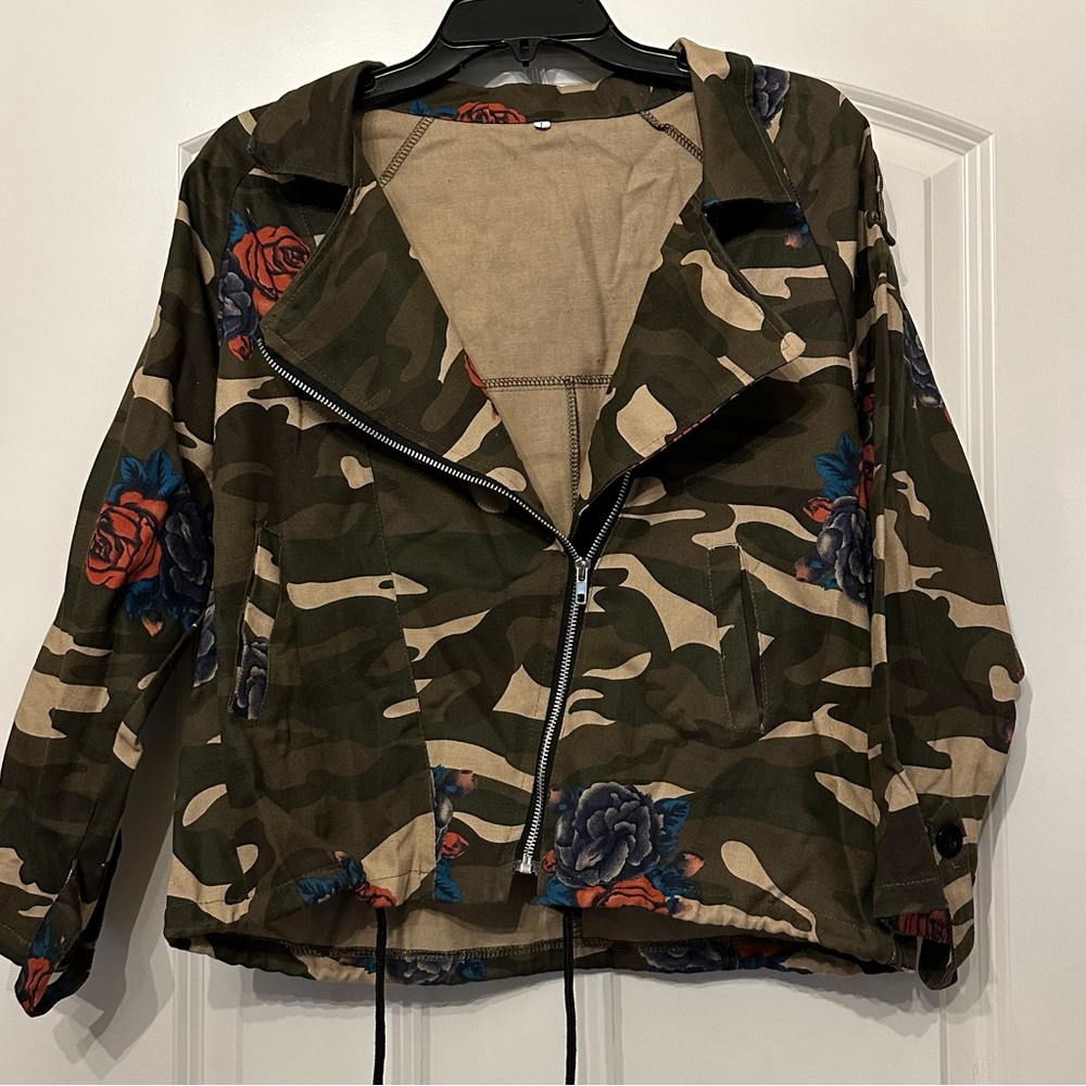 Camo denim feel floral Jacket / SZ L NWOT